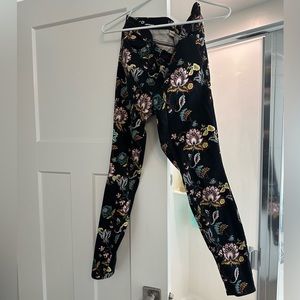 LOFT black floral printed legging